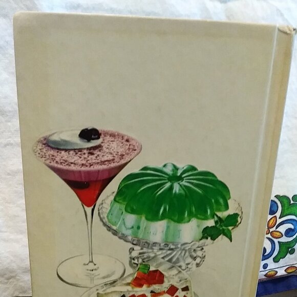 The New Joys Of Jell-O Recipe Book - Picture 6 of 13